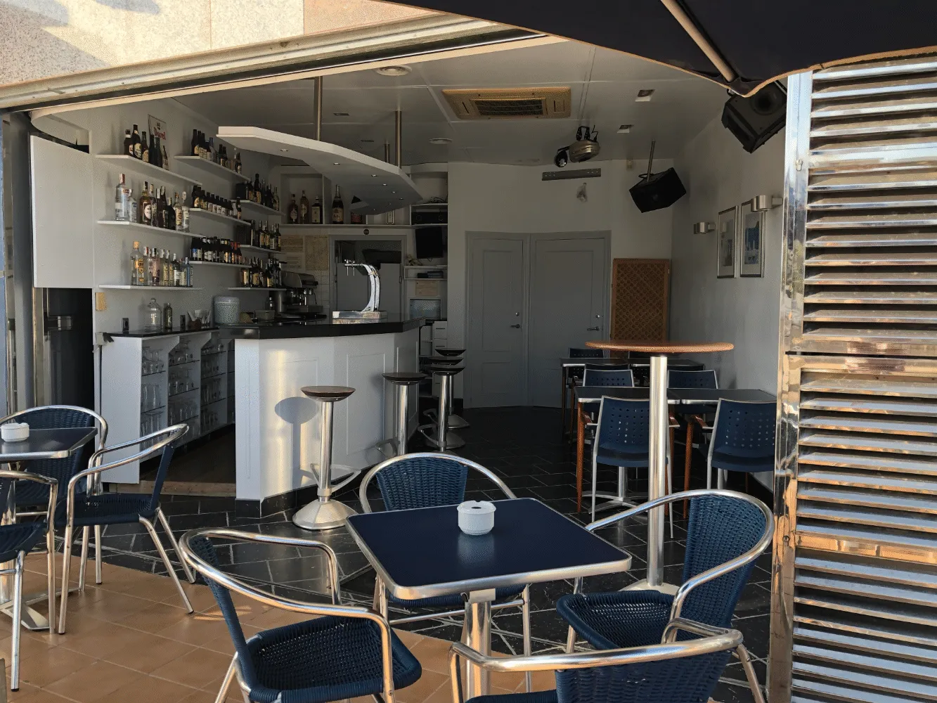 Interior of Distinto Bistro in Torre de la Horadada